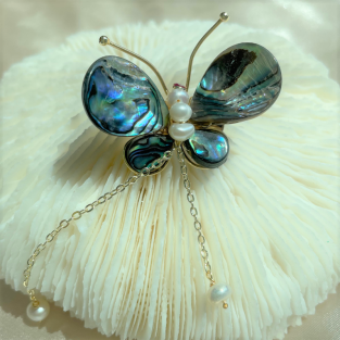 GE112209 Butterfly White Keshi Pearl Brooch 
